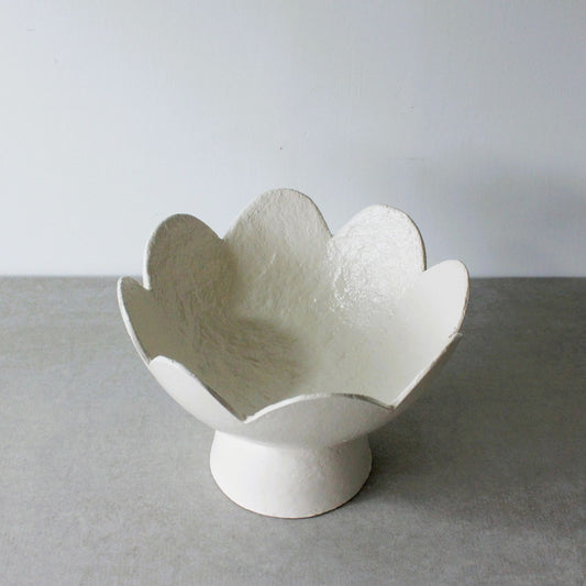 Scalloped pedestal bowl - oatmeal