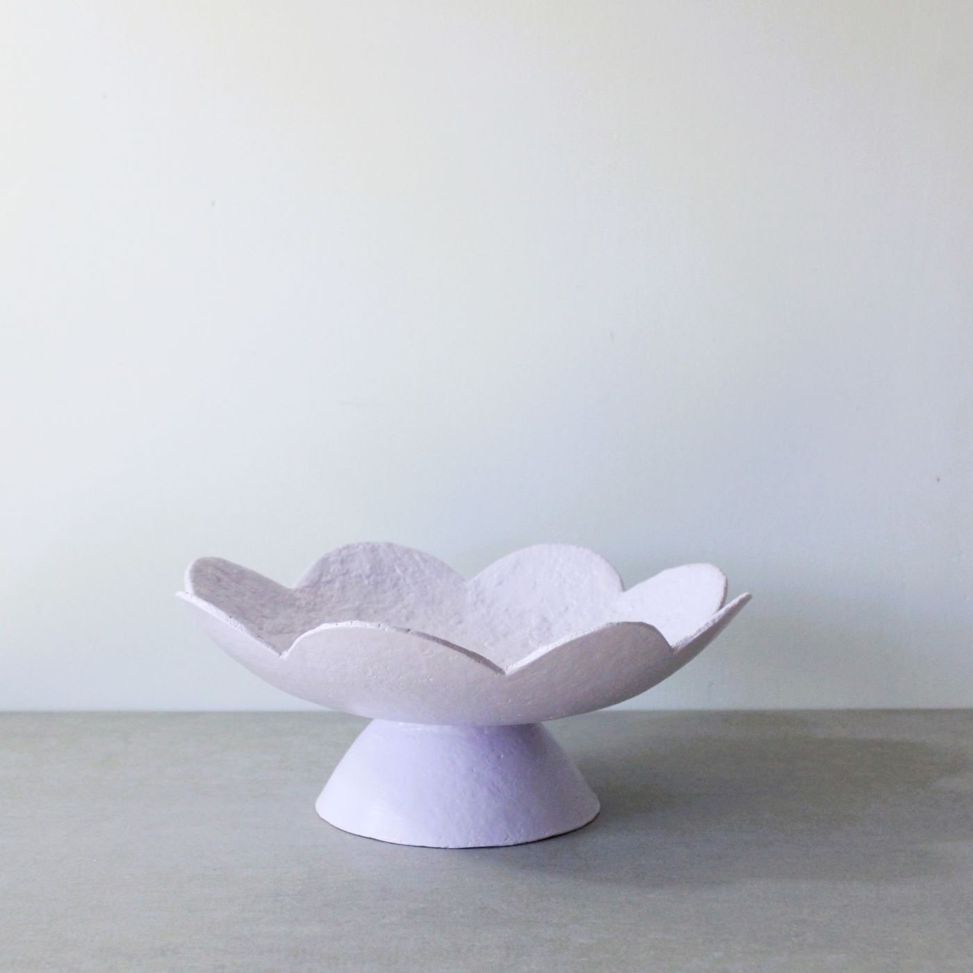 Scalloped pedestal bowl - lilac