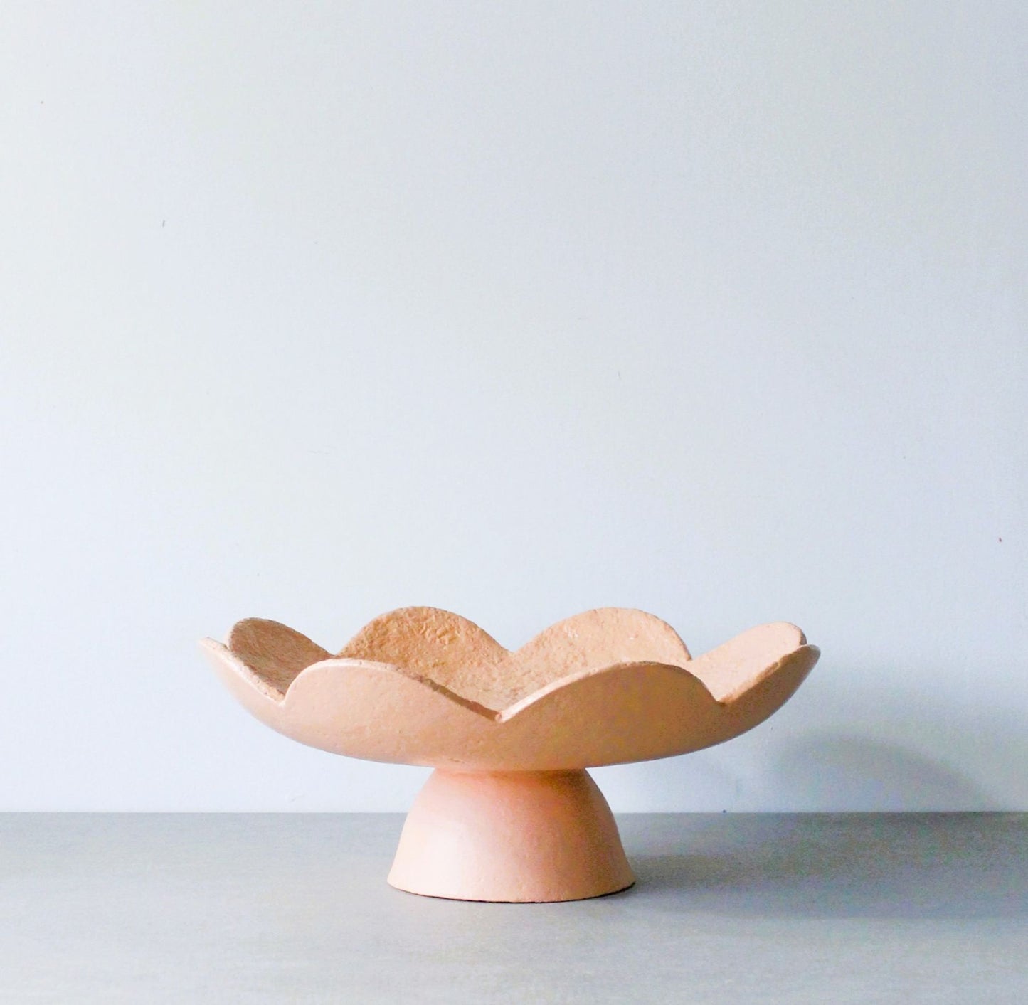 Scalloped pedestal bowl - apricot