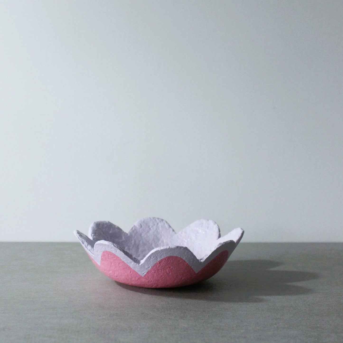 Scalloped dish small - lilac / pink