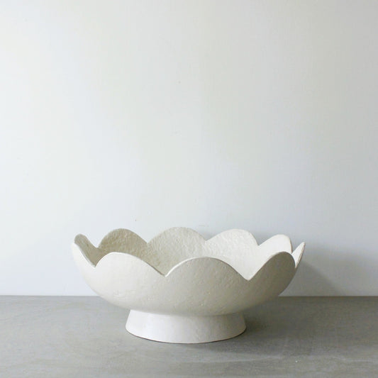 Scalloped pedestal bowl - oatmeal