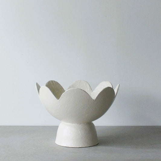 Scalloped pedestal bowl - oatmeal