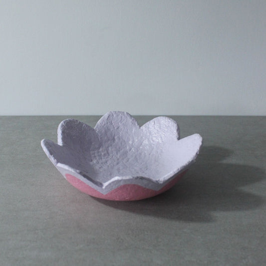 Scalloped dish small - lilac / pink