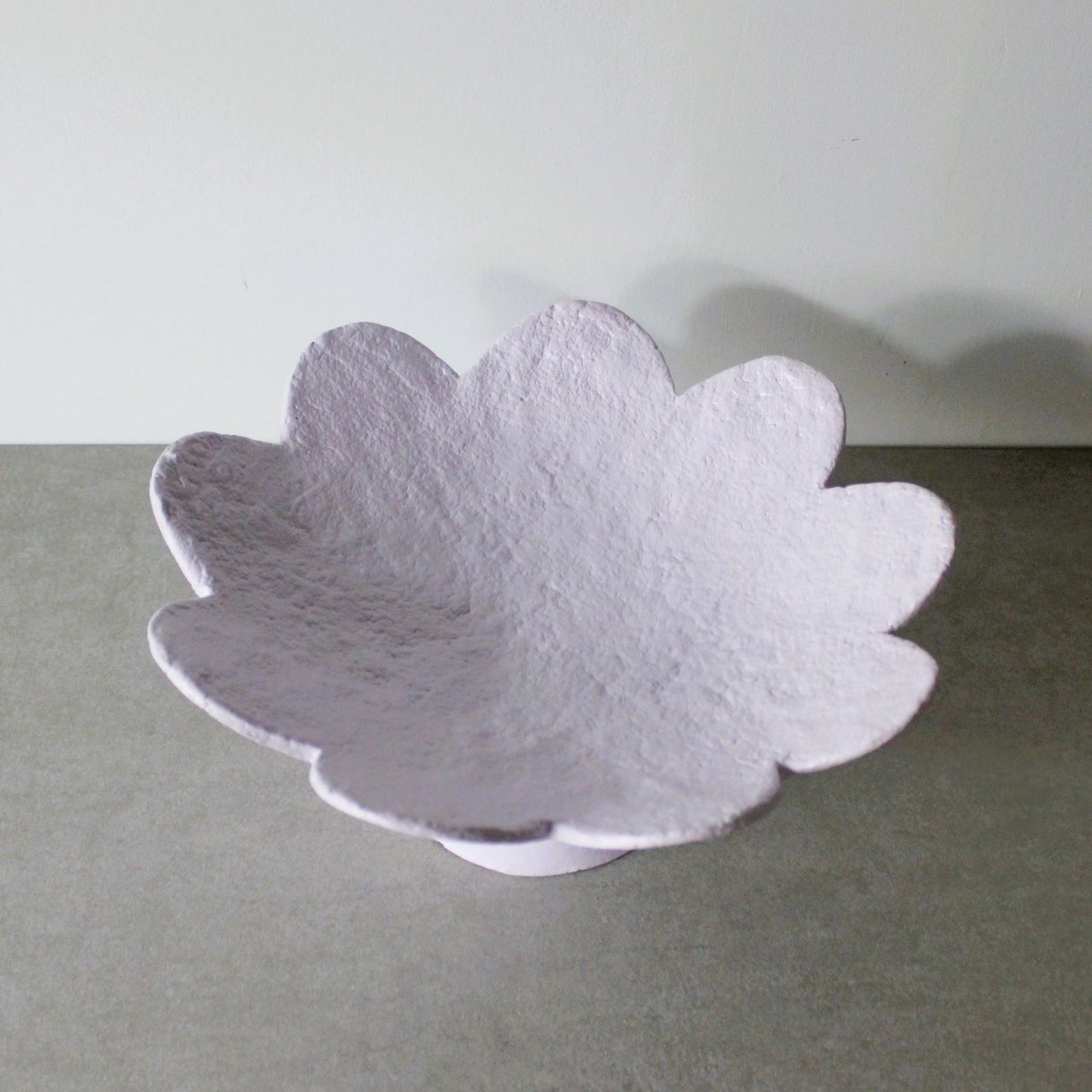 Scalloped pedestal bowl - lilac
